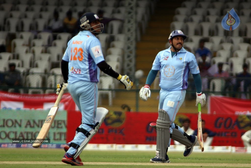 Kerala Strikers Vs Bhojpuri Dabanggs Match Photos - 158 / 183 photos