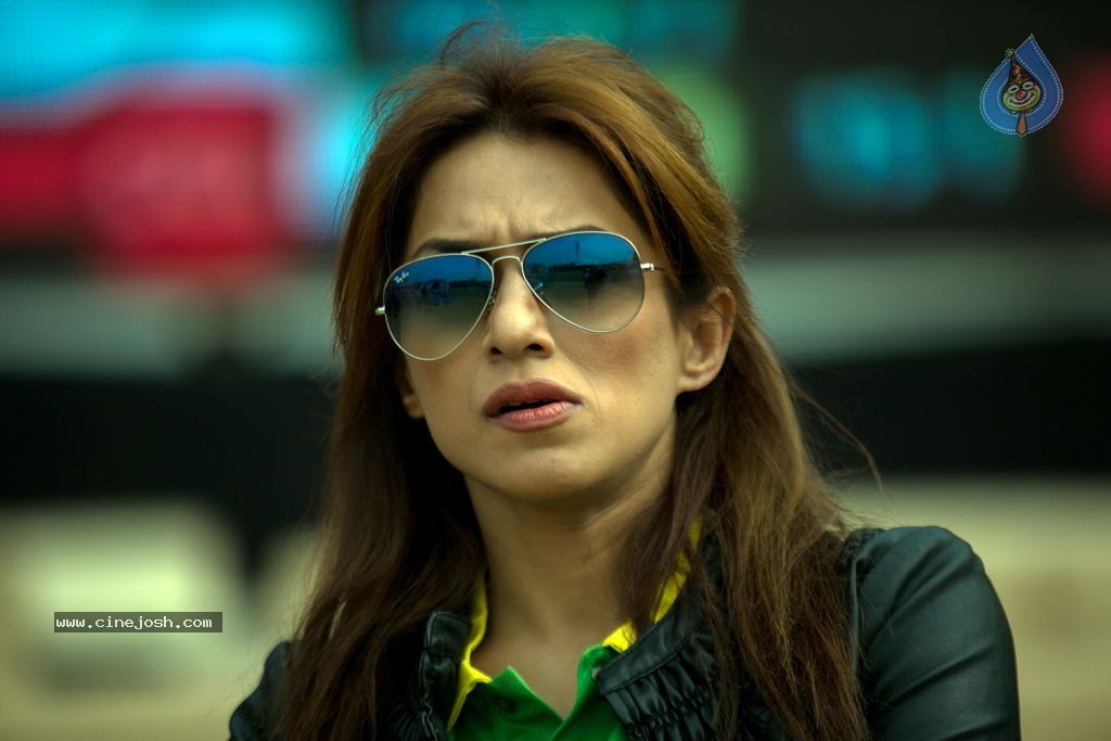 Kerala Strikers Vs Bhojpuri Dabanggs Match Photos - 162 / 183 photos