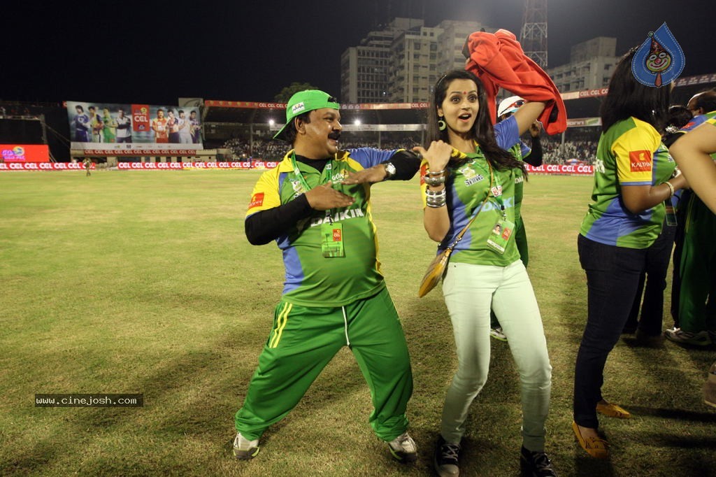 Kerala Strikers Vs Bhojpuri Dabanggs Match Photos - 181 / 183 photos