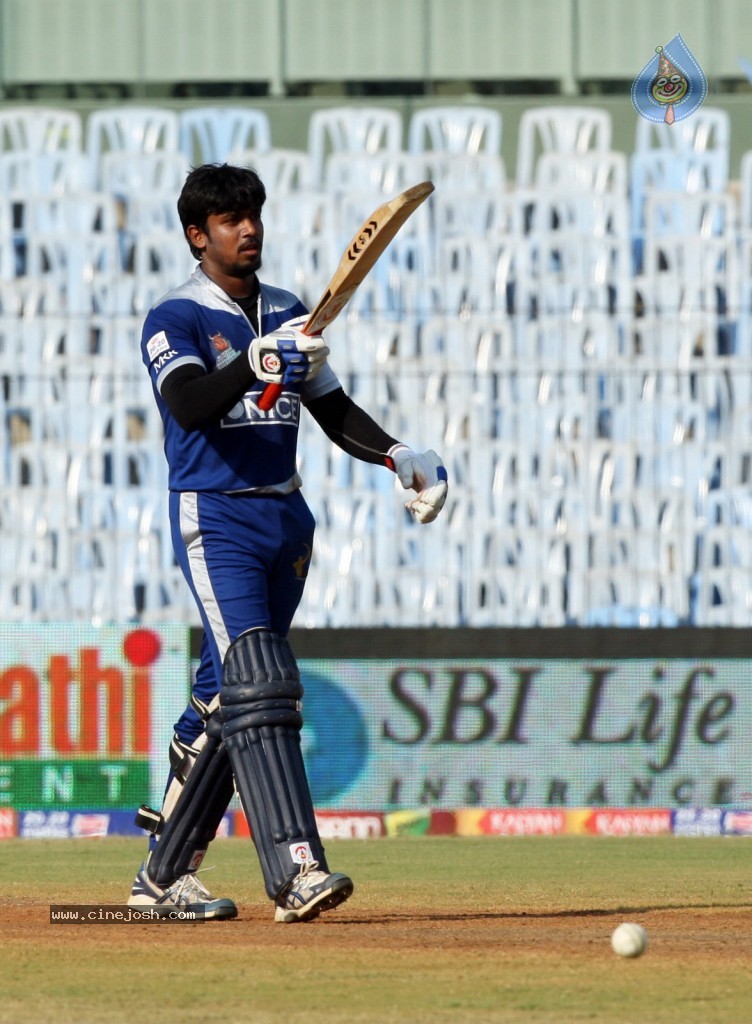 Kerala Strikers vs Karnataka Bulldozers Match - 2 / 63 photos