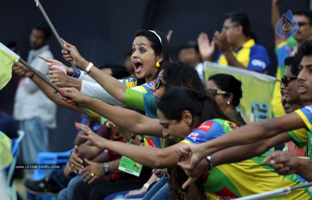 Kerala Strikers vs Karnataka Bulldozers Match - 32 / 63 photos