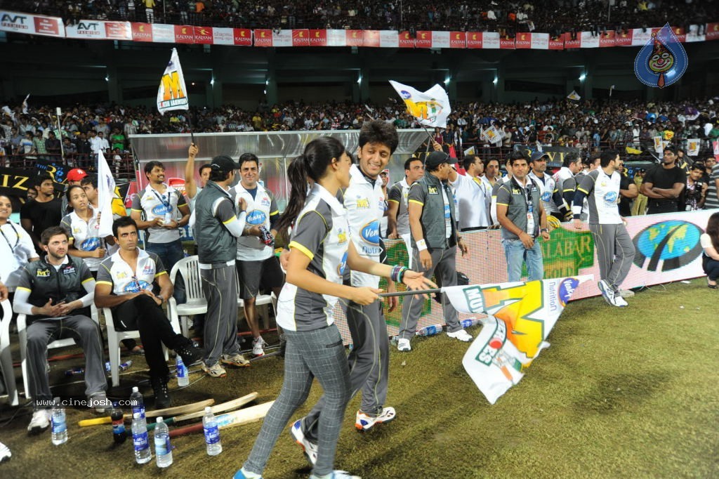 Kerala Strikers Vs Mumbai Heroes Match Photos - 31 / 169 photos