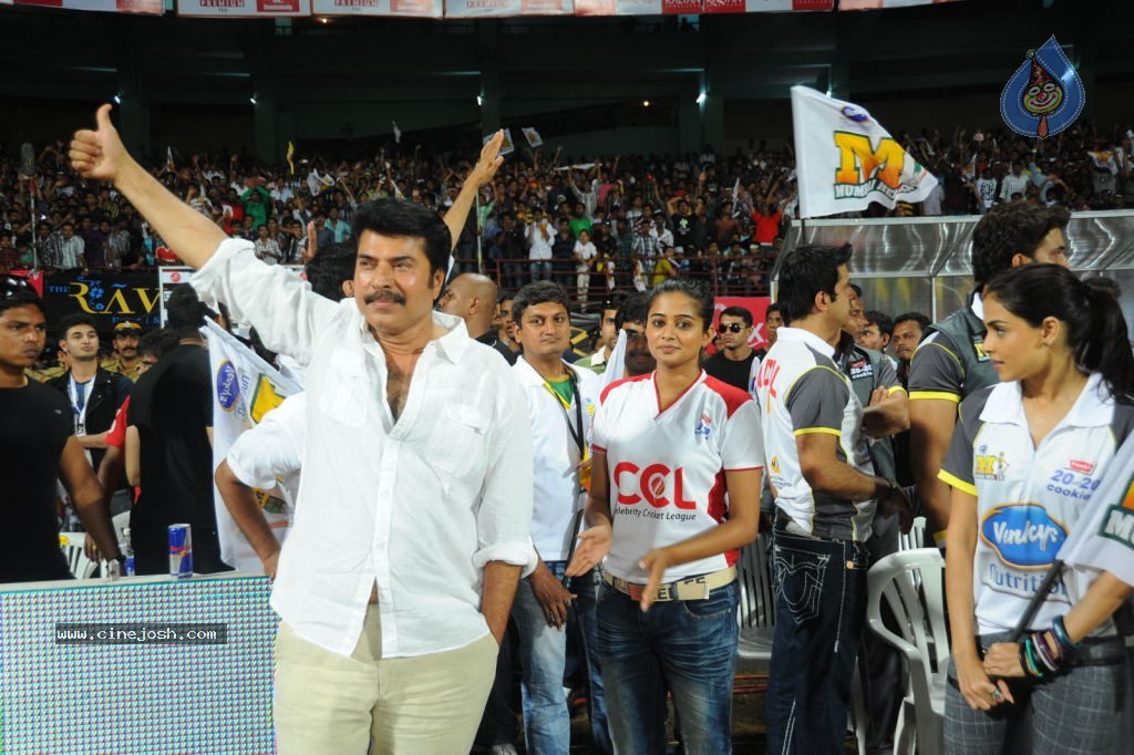 Kerala Strikers Vs Mumbai Heroes Match Photos - 38 / 169 photos