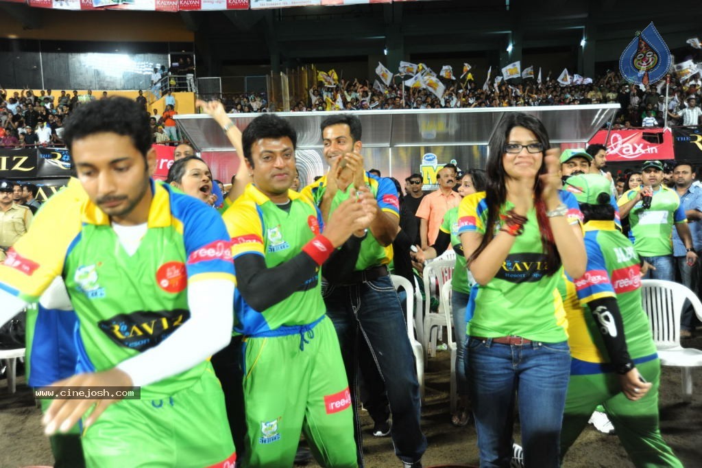 Kerala Strikers Vs Mumbai Heroes Match Photos - 70 / 169 photos