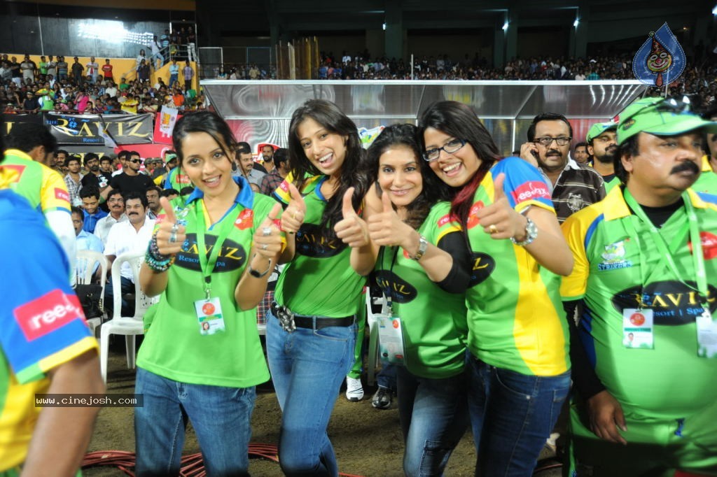 Kerala Strikers Vs Mumbai Heroes Match Photos - 160 / 169 photos