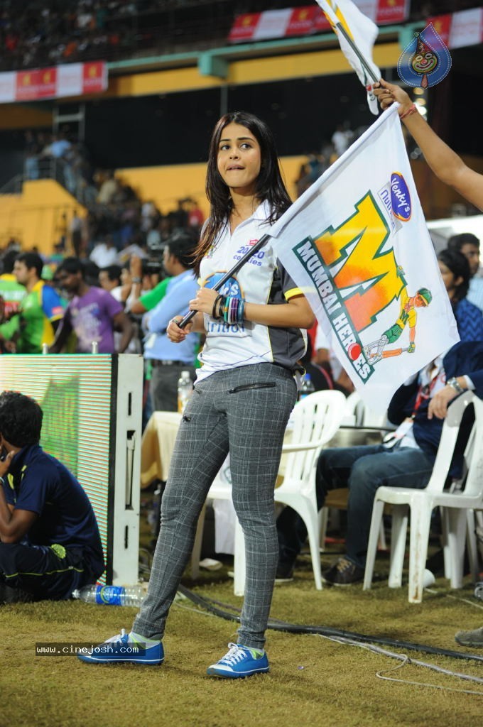 Kerala Strikers Vs Mumbai Heroes Match Photos - 167 / 169 photos