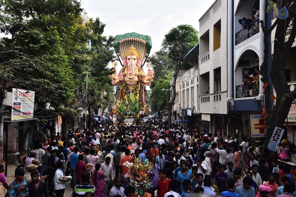 Khairatabad and Balapur Ganesh Nimajjanam Photos - 3 / 85 photos