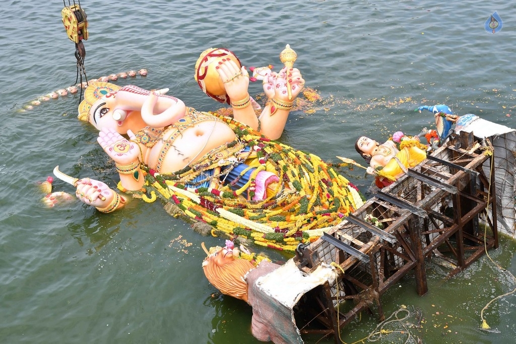 Khairatabad and Balapur Ganesh Nimajjanam Photos - 8 / 85 photos