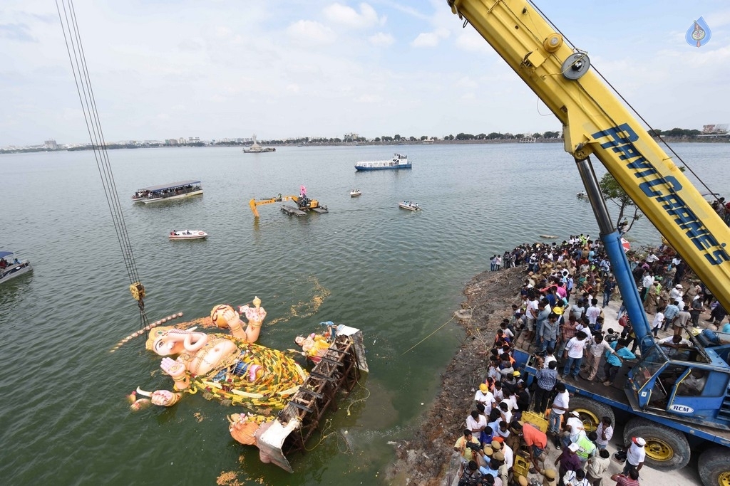 Khairatabad and Balapur Ganesh Nimajjanam Photos - 11 / 85 photos