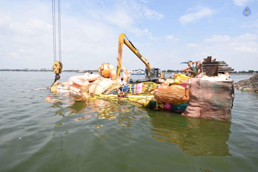 Khairatabad and Balapur Ganesh Nimajjanam Photos - 16 / 85 photos