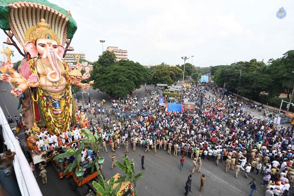 Khairatabad and Balapur Ganesh Nimajjanam Photos - 17 / 85 photos