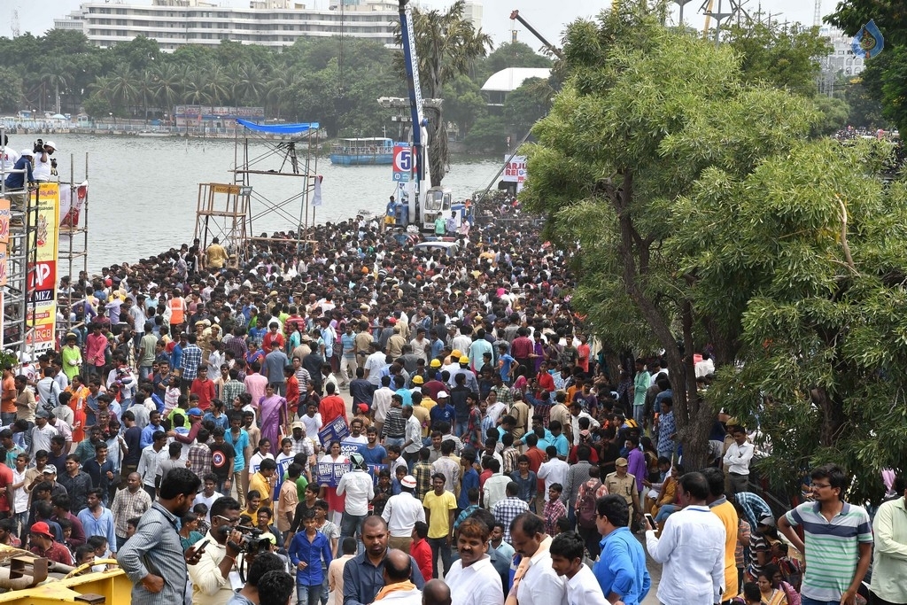 Khairatabad and Balapur Ganesh Nimajjanam Photos - 20 / 85 photos