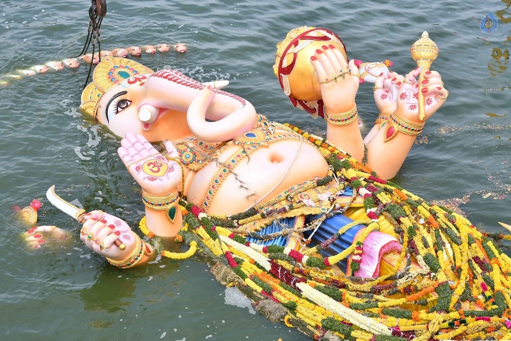 Khairatabad and Balapur Ganesh Nimajjanam Photos - 39 / 85 photos