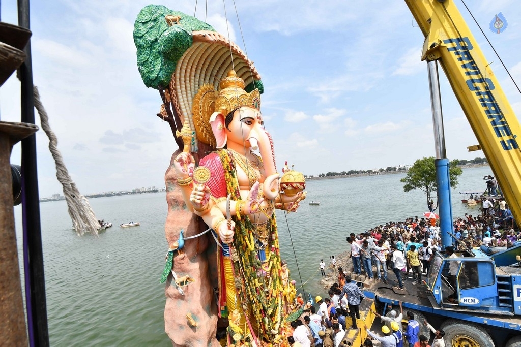 Khairatabad and Balapur Ganesh Nimajjanam Photos - 41 / 85 photos