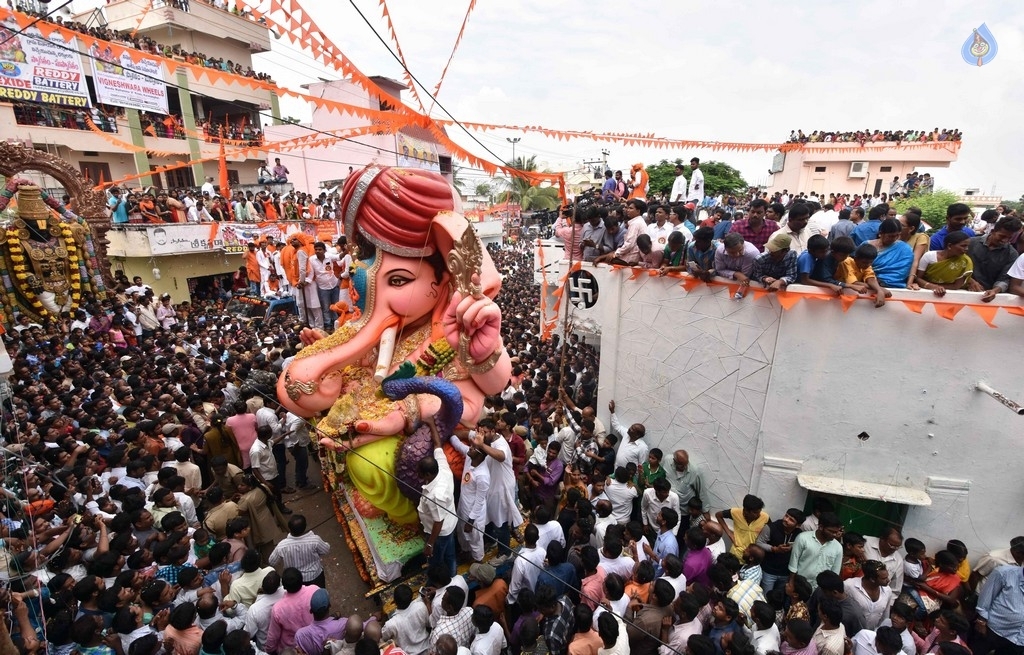 Khairatabad and Balapur Ganesh Nimajjanam Photos - 43 / 85 photos