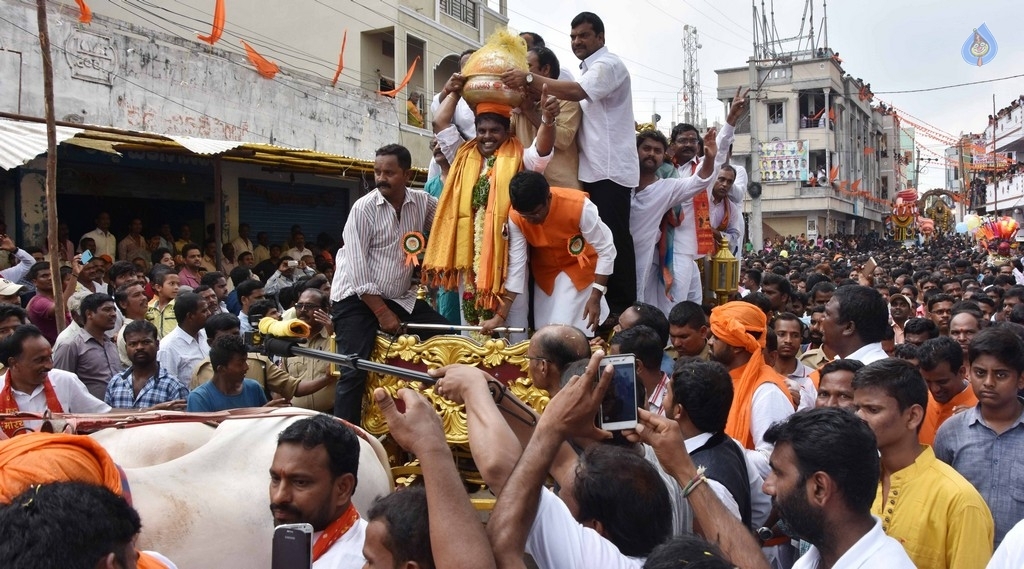 Khairatabad and Balapur Ganesh Nimajjanam Photos - 44 / 85 photos