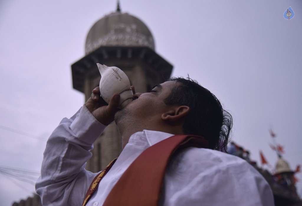 Khairatabad and Balapur Ganesh Nimajjanam Photos - 49 / 85 photos