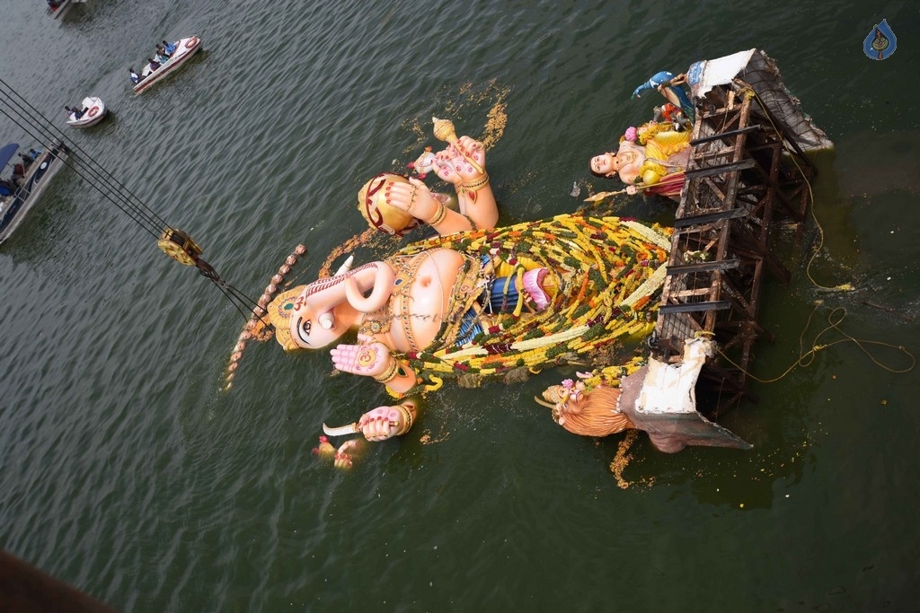 Khairatabad and Balapur Ganesh Nimajjanam Photos - 54 / 85 photos