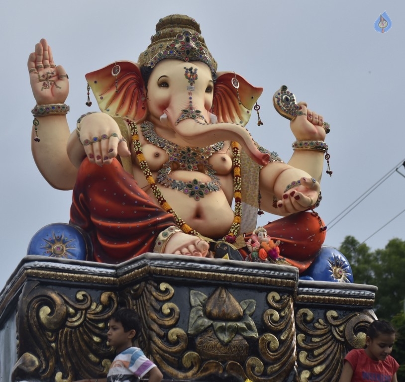 Khairatabad and Balapur Ganesh Nimajjanam Photos - 59 / 85 photos