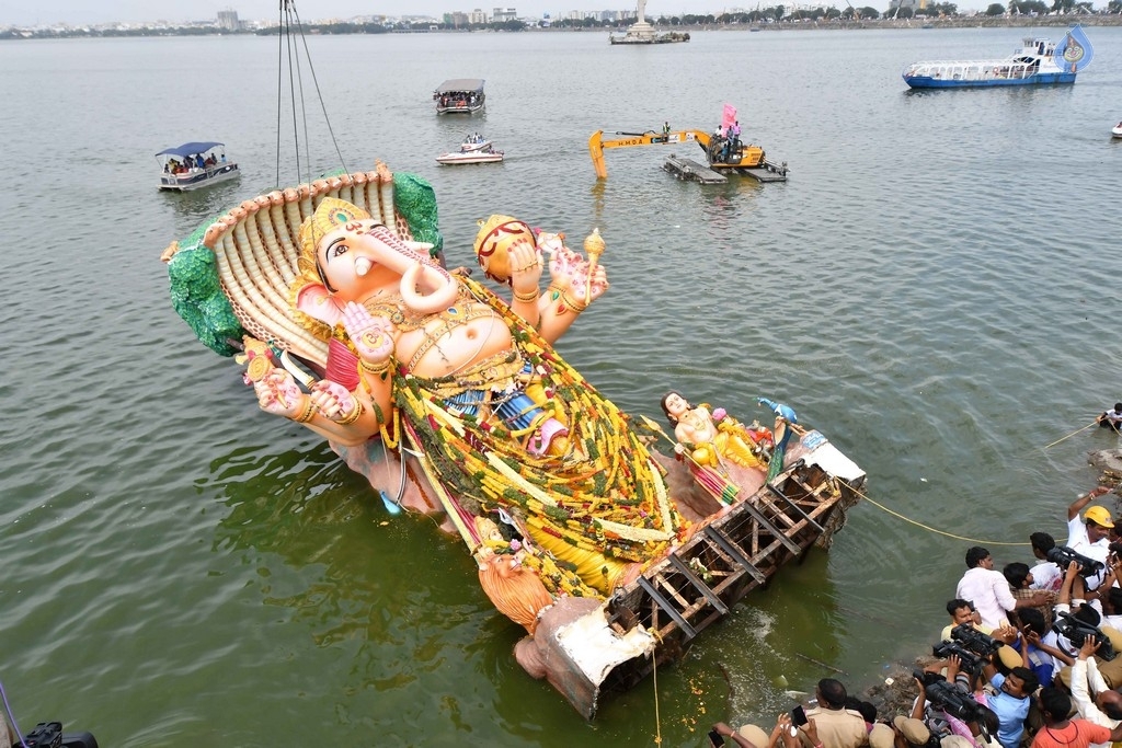 Khairatabad and Balapur Ganesh Nimajjanam Photos - 60 / 85 photos