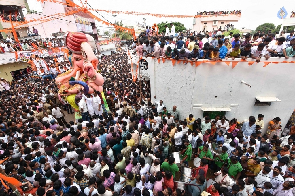 Khairatabad and Balapur Ganesh Nimajjanam Photos - 66 / 85 photos