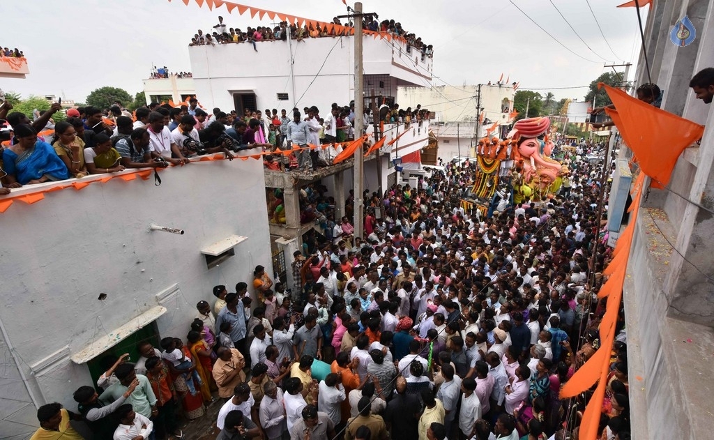 Khairatabad and Balapur Ganesh Nimajjanam Photos - 69 / 85 photos