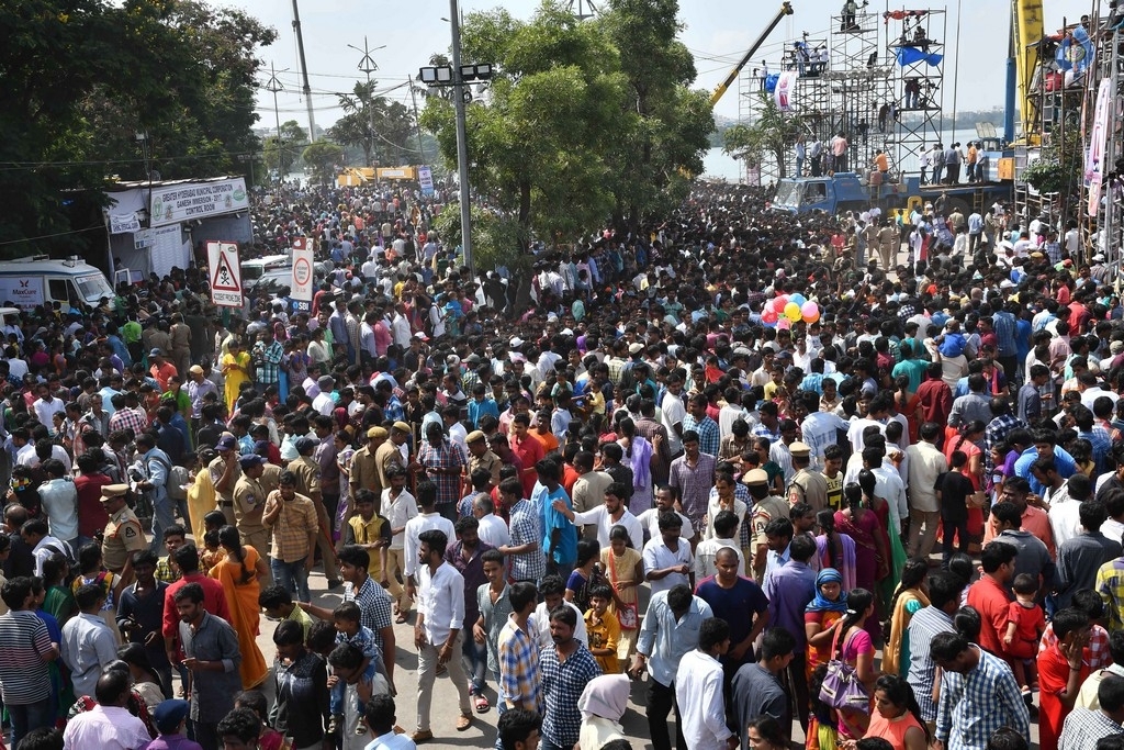 Khairatabad and Balapur Ganesh Nimajjanam Photos - 71 / 85 photos