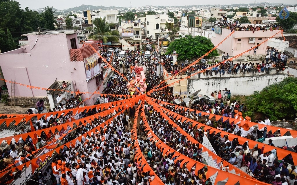 Khairatabad and Balapur Ganesh Nimajjanam Photos - 72 / 85 photos