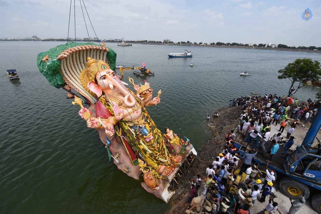 Khairatabad and Balapur Ganesh Nimajjanam Photos - 73 / 85 photos