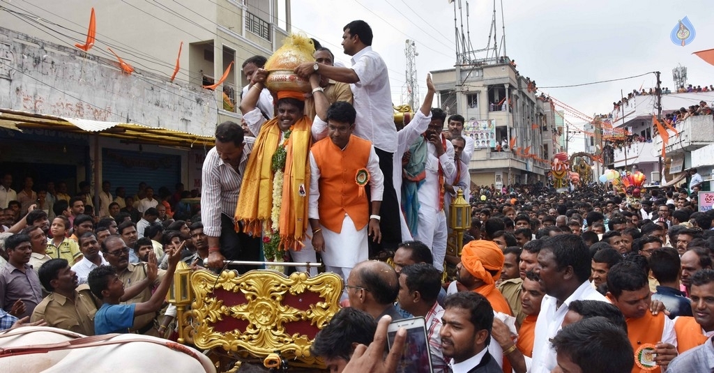 Khairatabad and Balapur Ganesh Nimajjanam Photos - 77 / 85 photos