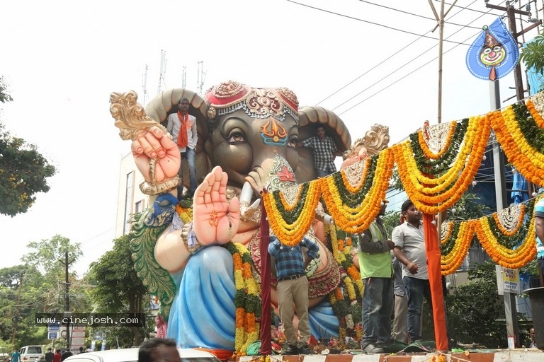 Khairatabad Ganesh Nimajjanam 2018 - 14 / 33 photos