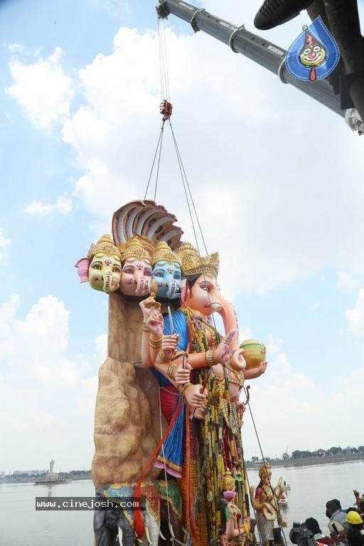 Khairatabad Ganesh Nimajjanam 2018 - 27 / 33 photos