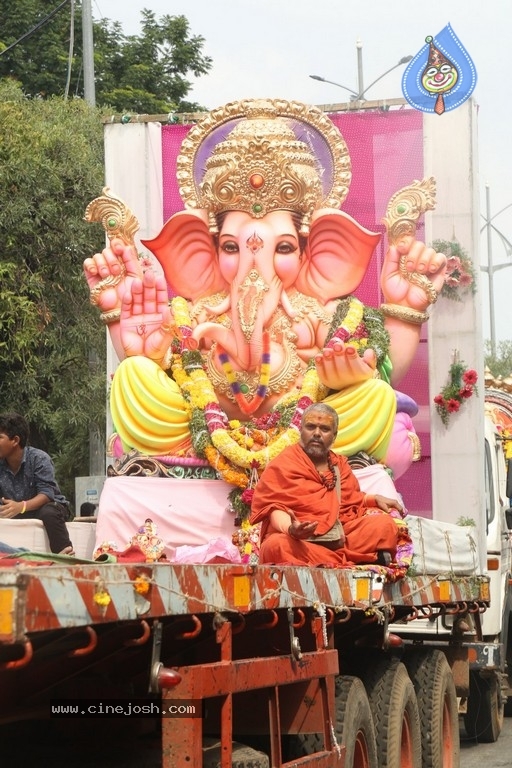 Khairatabad Ganesh Nimajjanam 2018 - 32 / 33 photos