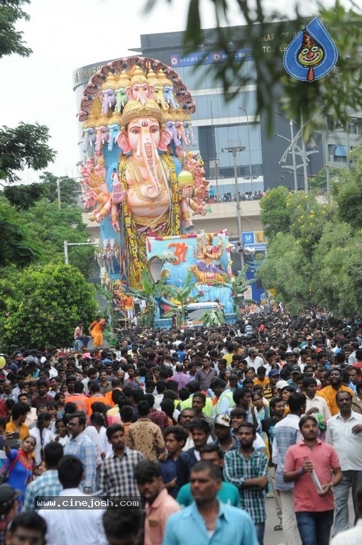 Khairatabad Ganesh Nimajjanam 2019 - 14 / 42 photos
