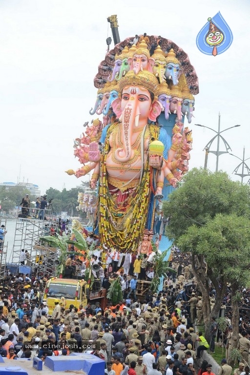 Khairatabad Ganesh Nimajjanam 2019 - 39 / 42 photos