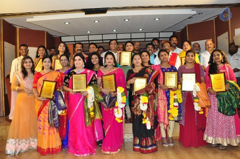 Kohinoor Mahila Shiromani Awards Presentation - 4 / 31 photos