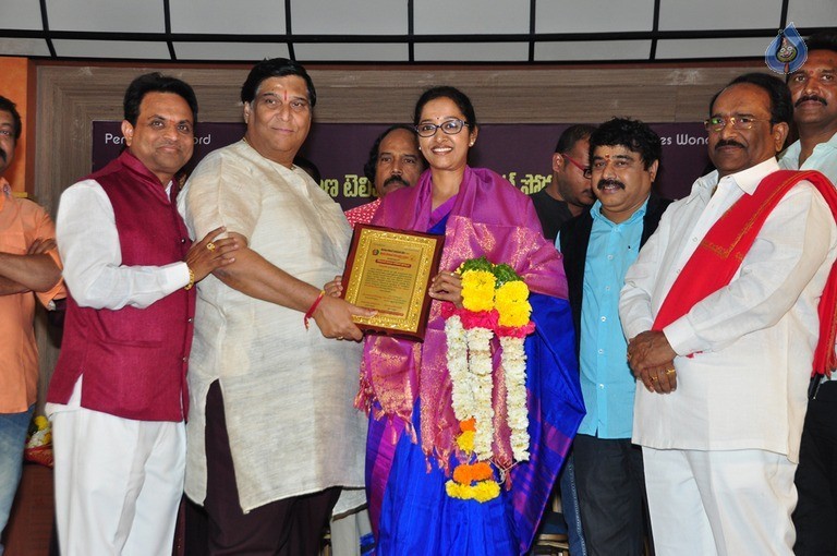 Kohinoor Mahila Shiromani Awards Presentation - 24 / 31 photos
