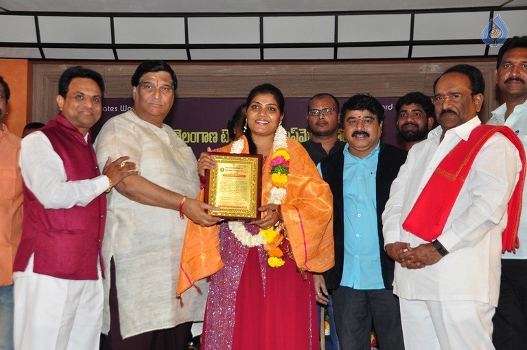 Kohinoor Mahila Shiromani Awards Presentation - 30 / 31 photos