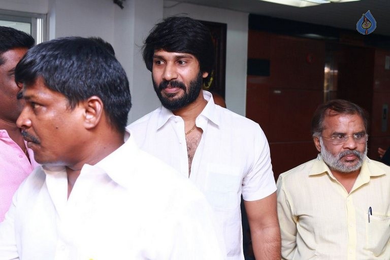 Kollywood Stars at Pandavar Ani Press Meet - 18 / 105 photos
