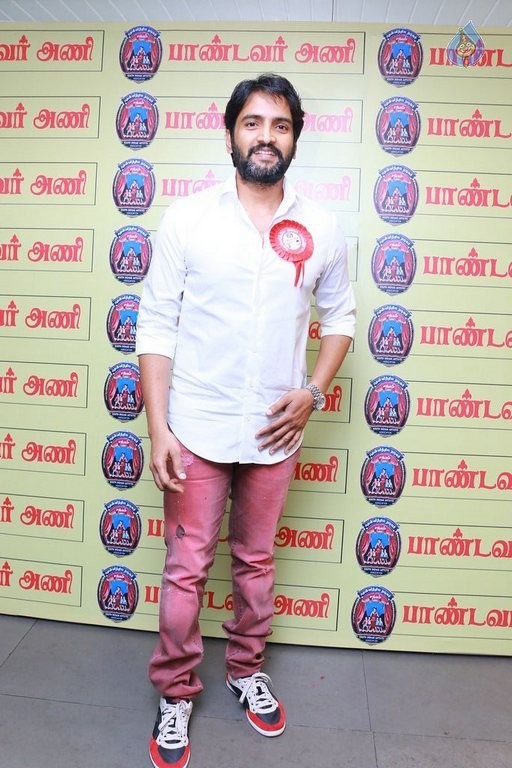 Kollywood Stars at Pandavar Ani Press Meet - 28 / 105 photos