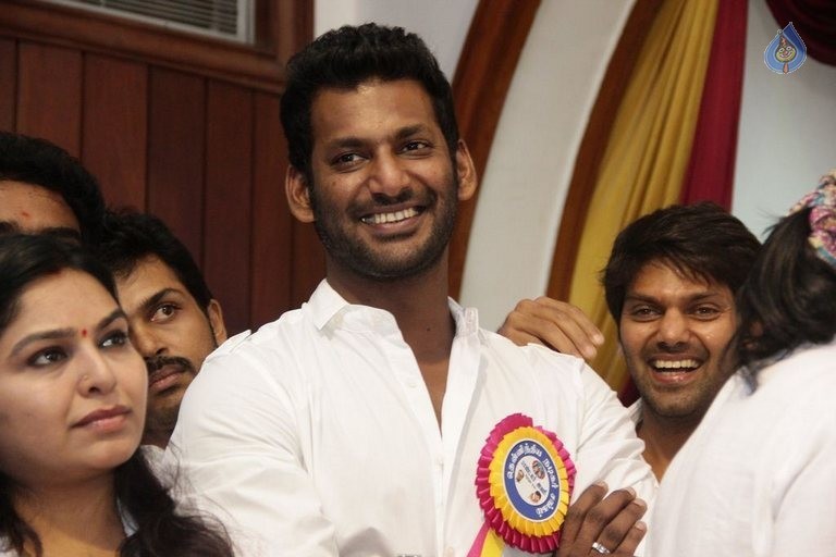 Kollywood Stars at Pandavar Ani Press Meet - 36 / 105 photos