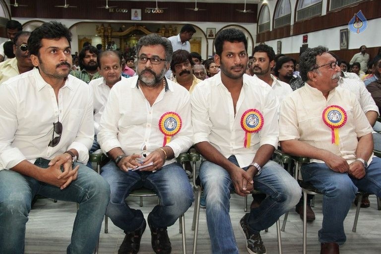 Kollywood Stars at Pandavar Ani Press Meet - 60 / 105 photos