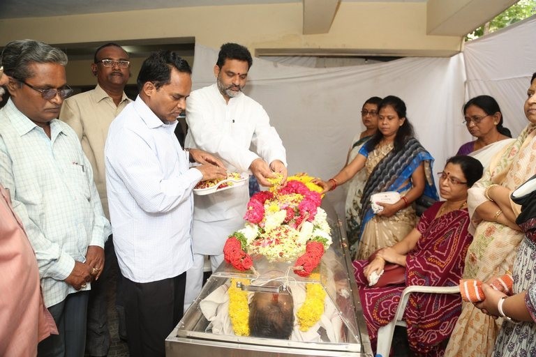 Kondavalasa Lakshmana Rao Condolences Photos - 24 / 73 photos