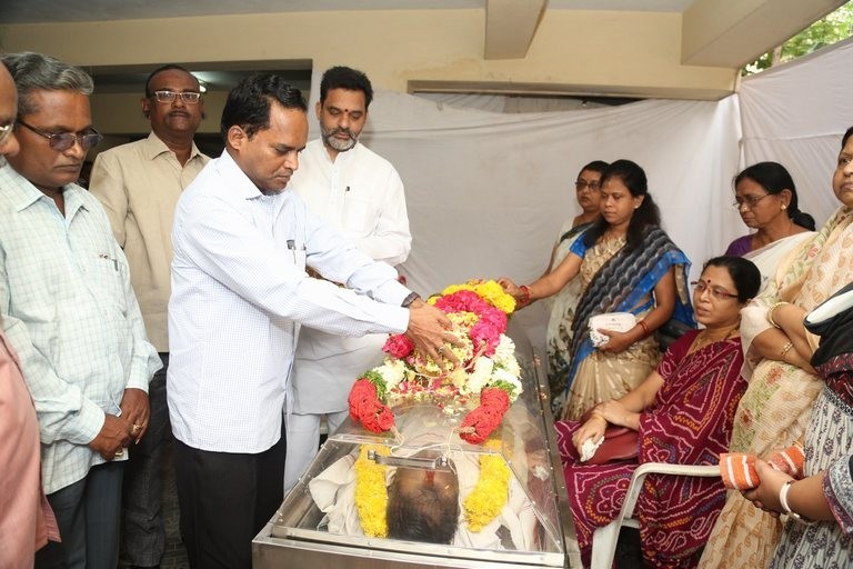 Kondavalasa Lakshmana Rao Condolences Photos - 39 / 73 photos
