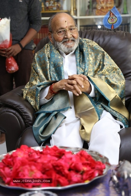 Kooniragalu Book Launch By K.Viswanath - 19 / 20 photos