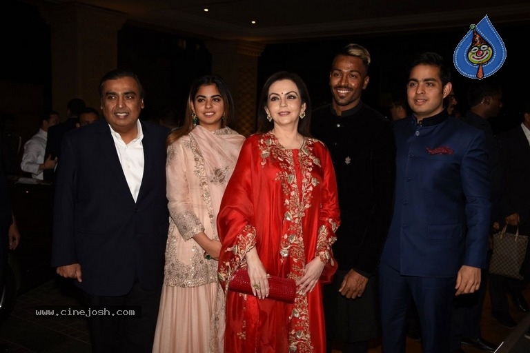 Hardik Pandya Brother Krunal Pandya Reception Cermony - 12 / 15 photos