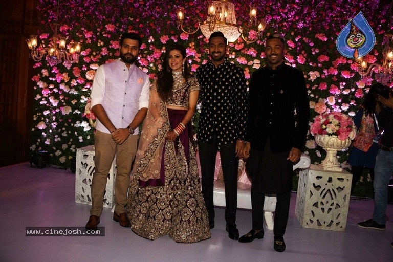 Hardik Pandya Brother Krunal Pandya Reception Cermony - 14 / 15 photos
