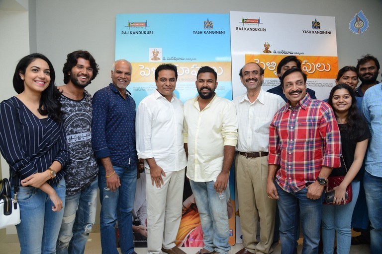 KTR Watches Pelli Choopulu Movie - 4 / 27 photos