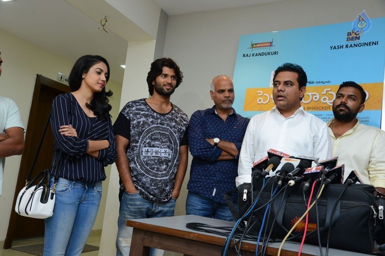 KTR Watches Pelli Choopulu Movie - 5 / 27 photos