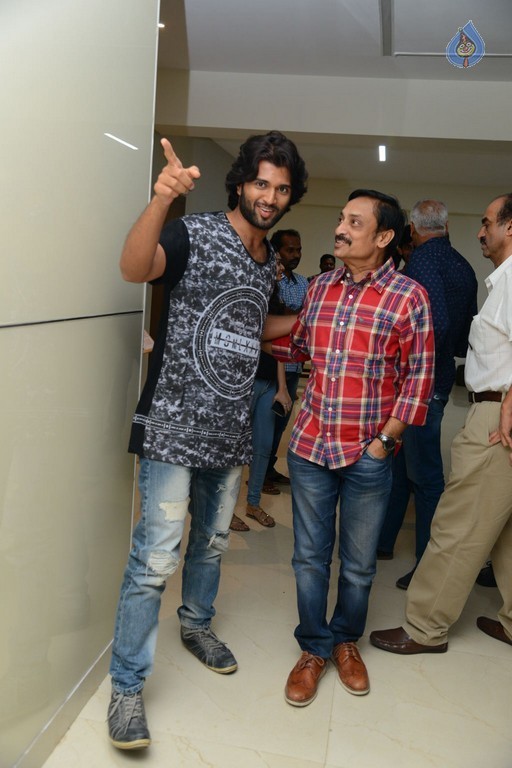 KTR Watches Pelli Choopulu Movie - 11 / 27 photos